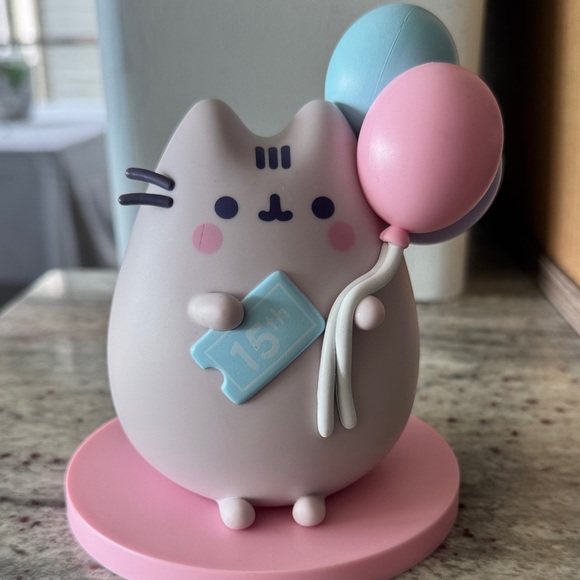 Pusheen Other - Pusheen Figurine with Balloons. Perfect condition
